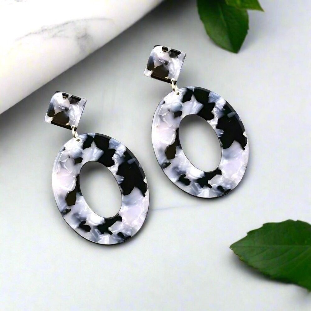 Zinnia Arts Abstract Pattern Large Oval Earrings Black Gray Gift Packaged